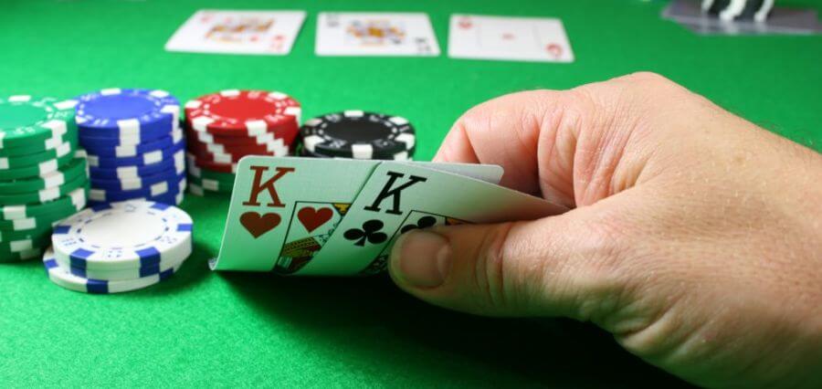 Poker online strategies and its benefits in detail 